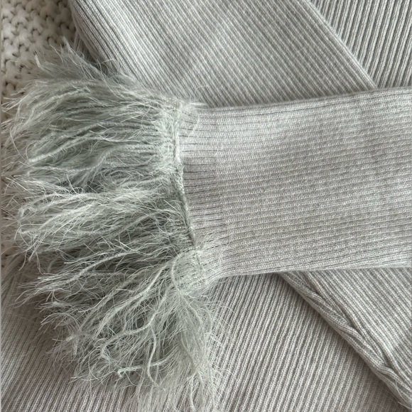 NWOT-Shein Feather Top - Picture 3 of 6